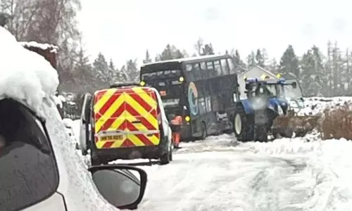 ஸ்காட்லாந்தில் கடும் பனிப்பொழிவால் 100 பள்ளிகள் மூடல்