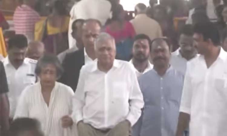 மதுரை மீனாட்சி அம்மன் கோவிலில் இலங்கை முன்னாள் அதிபர் ரணில் விக்ரமசிங்கே சாமி தரிசனம்