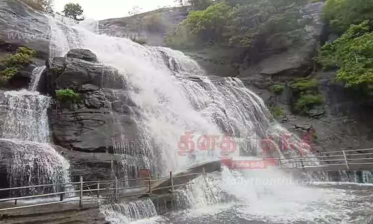 குற்றால அருவியில் கடும் வெள்ளப்பெருக்கு - குளிக்க தடை