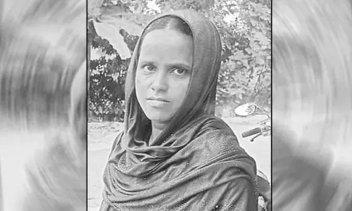 வாக்காளர் பட்டியல் திருத்தப்பணியில் ஈடுபட்ட பெண் கிராம உதவியாளர் தற்கொலை - போலீசார் தீவிர விசாரணை