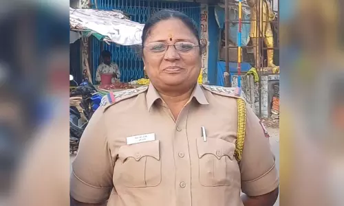 நில ஆவணங்கள் காணாமல் போனதாக முறைகேடாக சி.எஸ்.ஆர். பதிவு: பெண் போலீஸ் இன்ஸ்பெக்டர் பணியிடை நீக்கம்