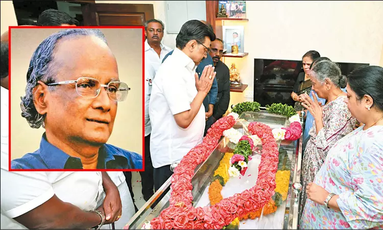 கவிஞர் ஈரோடு தமிழன்பன் உடலுக்கு காவல்துறை மரியாதையுடன் இறுதி அஞ்சலி: மு.க.ஸ்டாலின் அறிவிப்பு கவிஞர் ஈரோடு தமிழன்பன் உடலுக்கு காவல்துறை மரியாதையுடன் இறுதி அஞ்சலி: மு.க.ஸ்டாலின் அறிவிப்பு