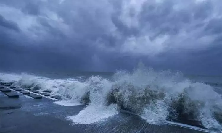 தென்கிழக்கு வங்கக்கடலில் உருவாகும் புயல் சின்னம் தென்கிழக்கு வங்கக்கடலில் உருவாகும் புயல் சின்னம்