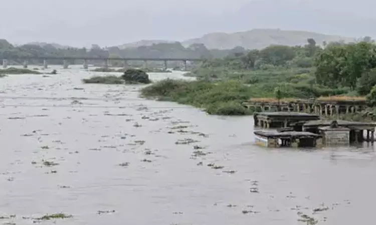 தொடரும் கனமழை... தாமிரபரணி ஆற்றில் வெள்ளப்பெருக்கு: கரையோர மக்களுக்கு எச்சரிக்கை