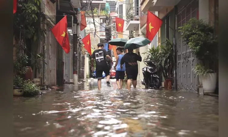 வியட்நாமில் கனமழை, வெள்ளம்; பலி எண்ணிக்கை 90 ஆக உயர்வு