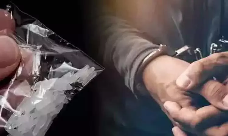 வீட்டில் பதுக்கி வைக்கப்பட்ட ரூ.262 கோடி மெத்தப்பெட்டமைன் பறிமுதல் - பெண் உள்பட 2 பேர் கைது