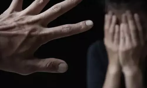 மதுவுக்கு அடிமையானதால் விபரீதம்.. நண்பருக்கு, மகளை விருந்தாக்கிய கொடூர தொழிலாளி