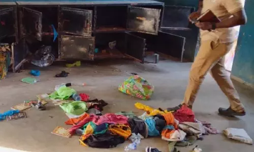 நைஜீரியா: பள்ளியில் கடத்தப்பட்டவர்களின் எண்ணிக்கை 315 ஆக உயர்வு நைஜீரியா: பள்ளியில் கடத்தப்பட்டவர்களின் எண்ணிக்கை 315 ஆக உயர்வு