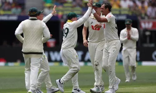 அவரது பந்துவீச்சு நம்ப முடியாத அளவுக்கு இருந்தது - ஆஸி.கேப்டன் புகழாரம்