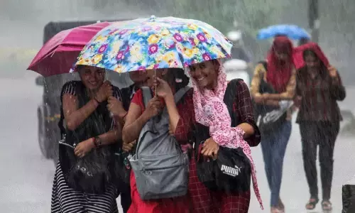 கனமழை: எந்தெந்த மாவட்டங்களில் நாளை பள்ளி, கல்லூரிகளுக்கு விடுமுறை.?