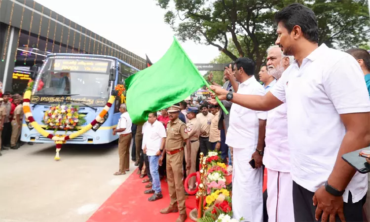நவீன வசதிகளுடன் அம்பத்தூர் தொழிற்பேட்டை பஸ் நிலையம்: உதயநிதி ஸ்டாலின் திறந்து வைத்தார்
