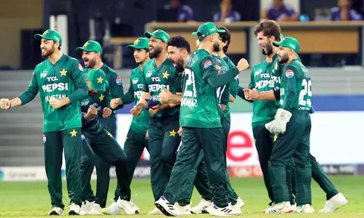 முத்தரப்பு டி20 தொடர்: முதல் அணியாக இறுதிப்போட்டிக்கு முன்னேறிய பாகிஸ்தான்