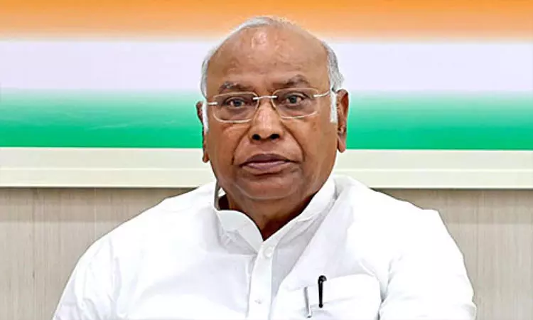 விலைமதிப்பற்ற நட்சத்திரத்தை இழந்து விட்டோம்: மல்லிகார்ஜுன கார்கே விலைமதிப்பற்ற நட்சத்திரத்தை இழந்து விட்டோம்: மல்லிகார்ஜுன கார்கே