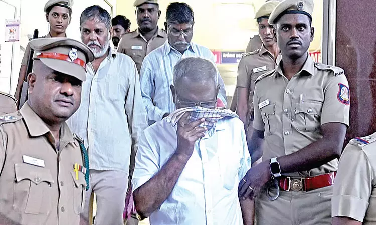 அதிமுக முன்னாள் எம்.எல்.ஏ கொலை வழக்கு: பவாரியா கொள்ளையர்கள் 3 பேருக்கு ஆயுள் தண்டனை அதிமுக முன்னாள் எம்.எல்.ஏ கொலை வழக்கு: பவாரியா கொள்ளையர்கள் 3 பேருக்கு ஆயுள் தண்டனை