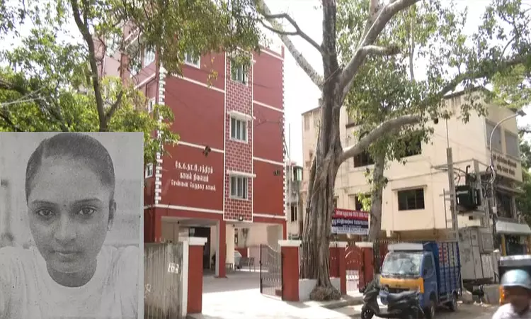 பெண் போலீஸ் தூக்கு போட்டு தற்கொலை; கணவரை பிரிந்து வாழ்ந்தவர் விபரீத முடிவு பெண் போலீஸ் தூக்கு போட்டு தற்கொலை; கணவரை பிரிந்து வாழ்ந்தவர் விபரீத முடிவு