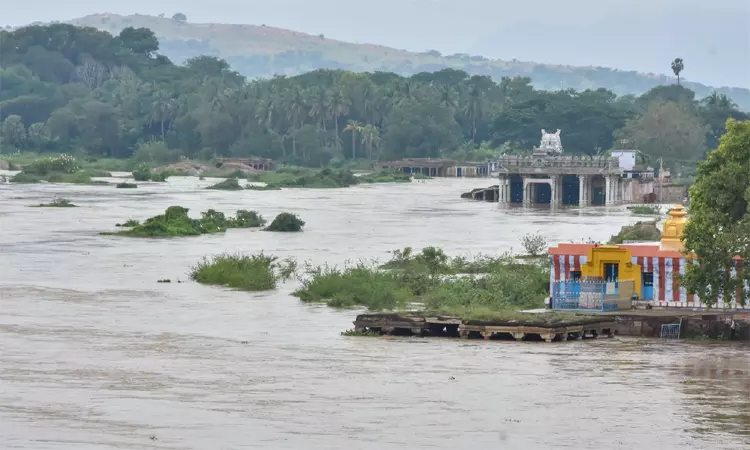 தாமிரபரணி ஆற்றில் வெள்ளப்பெருக்கு - மக்களுக்கு எச்சரிக்கை தாமிரபரணி ஆற்றில் வெள்ளப்பெருக்கு - மக்களுக்கு எச்சரிக்கை