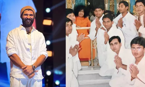 Vijay Deverakonda Rare Childhood Pic with Sathya Sai Baba Wins Hearts and Goes Viral Vijay Deverakonda Rare Childhood Pic with Sathya Sai Baba Wins Hearts and Goes Viral