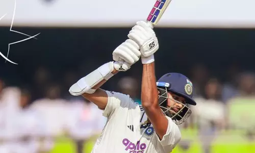 2-வது டெஸ்ட்: பாலோ ஆனை தவிர்க்க போராடும் இந்தியா 2-வது டெஸ்ட்: பாலோ ஆனை தவிர்க்க போராடும் இந்தியா