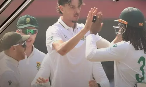 இந்தியாவுக்கு எதிரான 2-வது டெஸ்ட்: வலுவான நிலையில் தென் ஆப்பிரிக்கா இந்தியாவுக்கு எதிரான 2-வது டெஸ்ட்: வலுவான நிலையில் தென் ஆப்பிரிக்கா