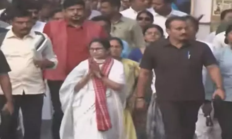 எஸ்.ஐ.ஆர்க்கு எதிராக மம்தா பானர்ஜி பிரமாண்ட பேரணி எஸ்.ஐ.ஆர்க்கு எதிராக மம்தா பானர்ஜி பிரமாண்ட பேரணி