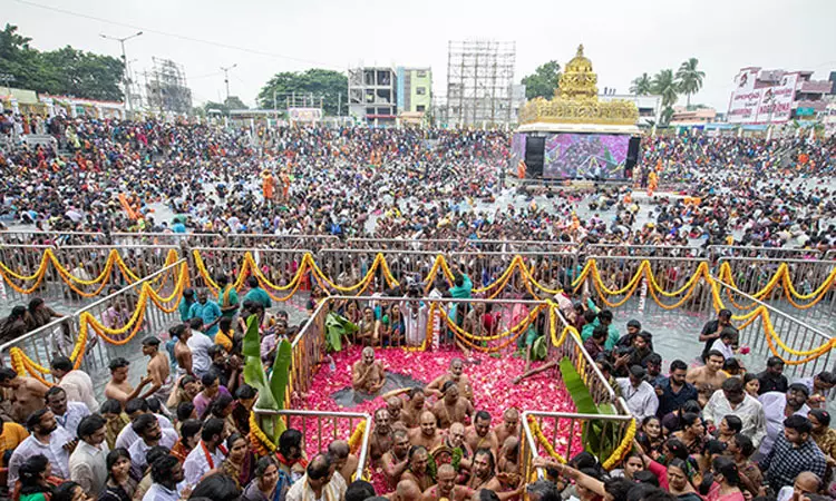 திருச்சானூரில் பஞ்சமி தீர்த்த உற்சவம்..  பல்லாயிரக்கணக்கான பக்தர்கள் புனித நீராடினர்