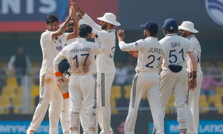 அவரை ஆல் ரவுண்டர் என்று சொன்னது யார்..? இந்திய முன்னாள் வீரர் சரமாரி கேள்வி