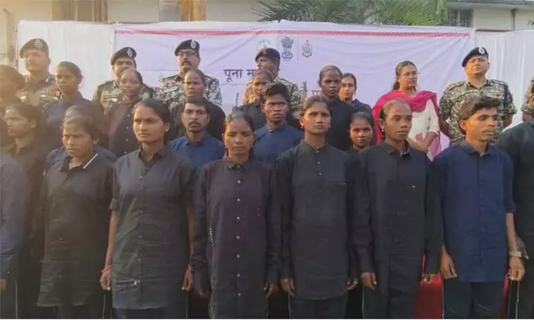 சத்தீஷ்கார்: 26 மாவோயிஸ்டுகள் போலீசில் சரண் சத்தீஷ்கார்: 26 மாவோயிஸ்டுகள் போலீசில் சரண்