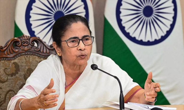 தேர்தல் கமிஷன் பா.ஜனதா கமிஷனாக மாறிவிட்டது - மம்தா பானர்ஜி தாக்கு