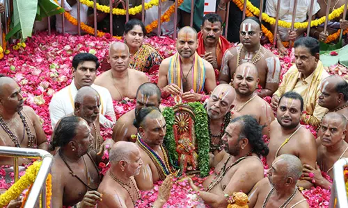 திருச்சானூரில் பஞ்சமி தீர்த்த உற்சவம்..  பல்லாயிரக்கணக்கான பக்தர்கள் புனித நீராடினர்