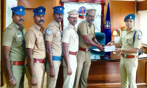 வெடிகுண்டு வழக்கில் தலைமறைவு குற்றவாளிகளை கைது செய்த போலீசார்: தூத்துக்குடி எஸ்.பி. பாராட்டு