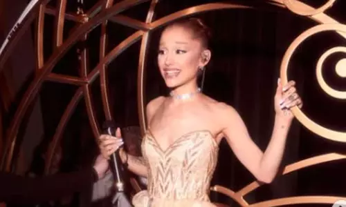 பாப் பாடகிக்கு பாலியல் தொந்தரவு: ஆஸ்திரேலியா நாட்டவர் நாடு கடத்தல் பாப் பாடகிக்கு பாலியல் தொந்தரவு: ஆஸ்திரேலியா நாட்டவர் நாடு கடத்தல்