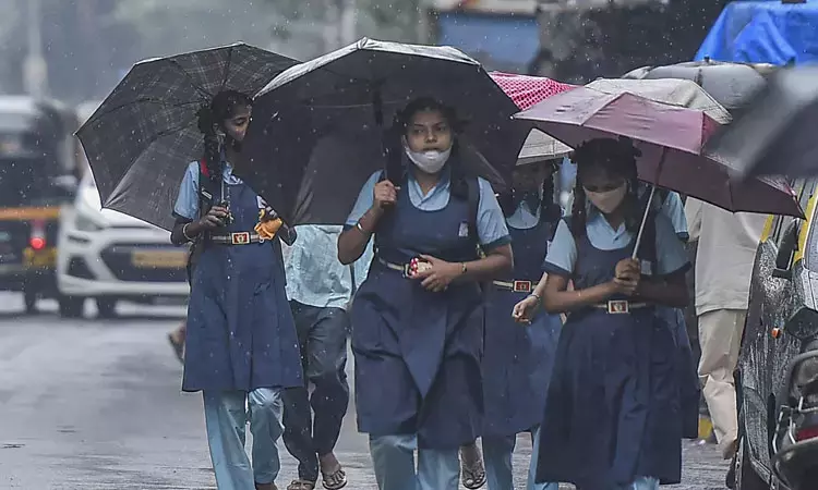 ராமேஸ்வரத்தில் பள்ளிகளுக்கு இன்று விடுமுறை ராமேஸ்வரத்தில் பள்ளிகளுக்கு இன்று விடுமுறை