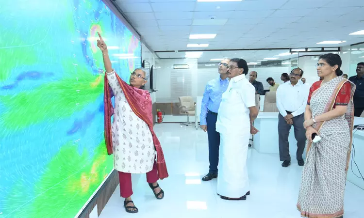 தமிழ்நாட்டில் கனமழை எச்சரிக்கை: மாநில அவசரகால செயல்பாட்டு மையத்தில் அமைச்சர் கே.கே.எஸ்.எஸ்.ஆர்.ராமச்சந்திரன் ஆய்வு