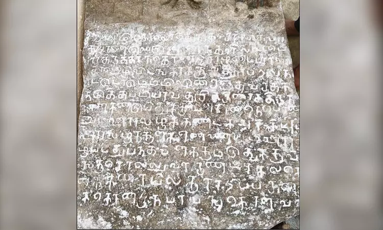 ஊத்தங்கரை அருகே 15-ம் நூற்றாண்டு குலோத்துங்க சோழன் கால கல்வெட்டு கண்டுபிடிப்பு ஊத்தங்கரை அருகே 15-ம் நூற்றாண்டு குலோத்துங்க சோழன் கால கல்வெட்டு கண்டுபிடிப்பு