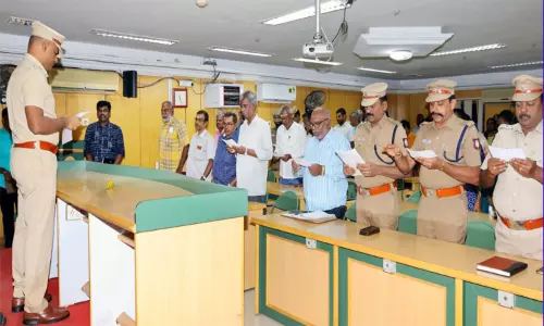 திருநெல்வேலியில் காவல் துறையினர் இந்திய அரசமைப்பு நாள் உறுதிமொழி ஏற்பு