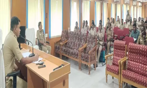 தூத்துக்குடியில் குழந்தைகள் நல காவல் அலுவலர்களுடன் எஸ்.பி. ஆலோசனை