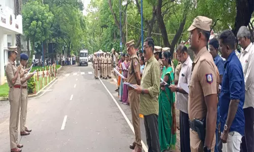 தூத்துக்குடியில் காவல் துறையினர் இந்திய அரசமைப்பு நாள் உறுதிமொழி ஏற்பு