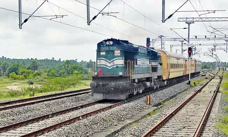 கோவை-ஜோலார்பேட்டை இடையே அதிவேக ரெயில் 2-வது கட்ட சோதனை ஓட்டம்: இன்று நடக்கிறது கோவை-ஜோலார்பேட்டை இடையே அதிவேக ரெயில் 2-வது கட்ட சோதனை ஓட்டம்: இன்று நடக்கிறது