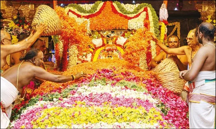 திருச்சானூர் பத்மாவதி தாயார் கோவிலில் 4 டன் மலர்களால் புஷ்ப யாகம்