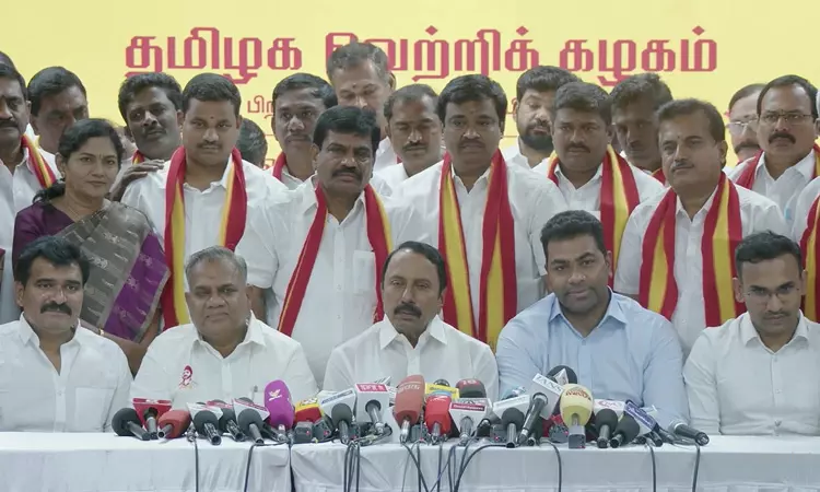 த.வெ.க.வில் இணைந்தது ஏன்? செங்கோட்டையன் பரபரப்பு விளக்கம் த.வெ.க.வில் இணைந்தது ஏன்? செங்கோட்டையன் பரபரப்பு விளக்கம்