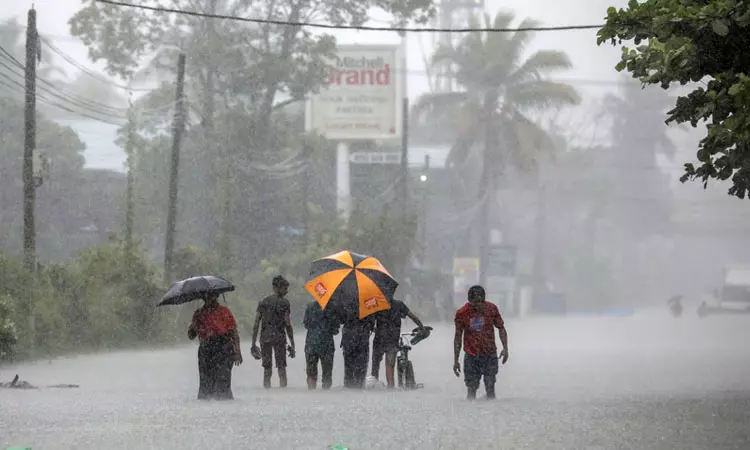 இலங்கையில் கனமழை, நிலச்சரிவு:  33 பேர் பலி; 44 பேர் மாயம்