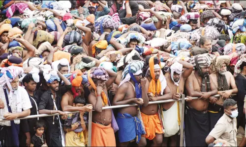 சபரிமலையில் கோவை பக்தர் உயிரிழப்பு சபரிமலையில் கோவை பக்தர் உயிரிழப்பு