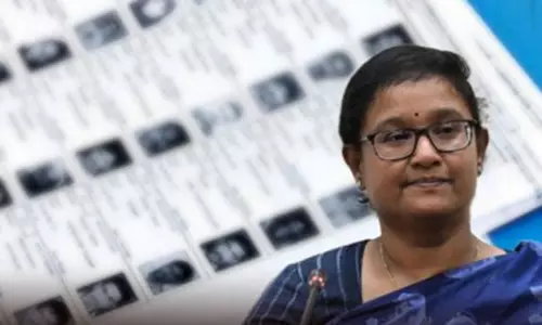 எஸ்.ஐ.ஆர் படிவம்: உறவினர் பெயர் கட்டாயமில்லை - அர்ச்சனா பட்நாயக் தகவல் எஸ்.ஐ.ஆர் படிவம்: உறவினர் பெயர் கட்டாயமில்லை - அர்ச்சனா பட்நாயக் தகவல்