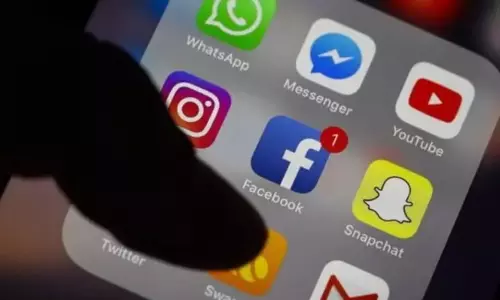 ஆஸ்திரேலியா: சிறுவர்கள் சமூக ஊடகம் பயன்படுத்த தடை விதிக்கப்பட்டதற்கு எதிராக வழக்கு