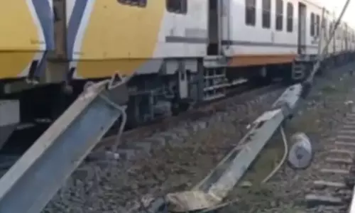 ஜார்கண்டில் பயணிகள் ரெயில் தடம் புரண்டு விபத்து ஜார்கண்டில் பயணிகள் ரெயில் தடம் புரண்டு விபத்து