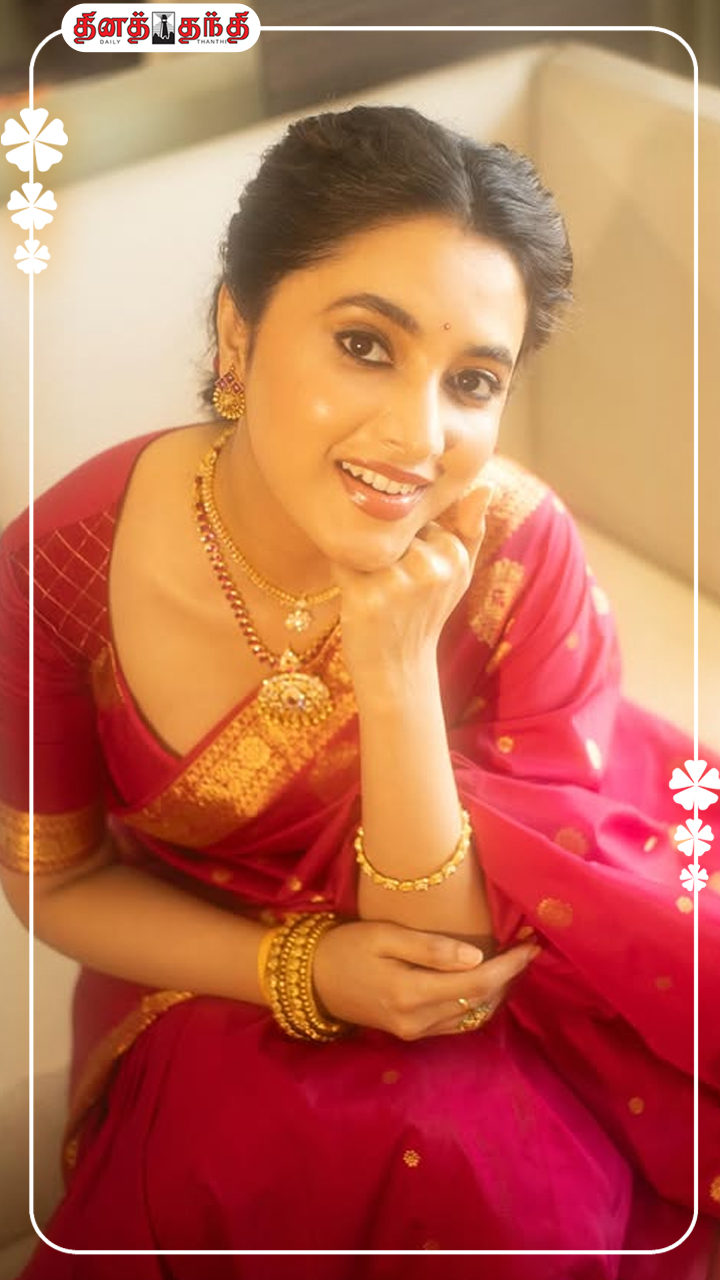 புடவையில் நடிகை பிரியங்கா மோகன்.!!