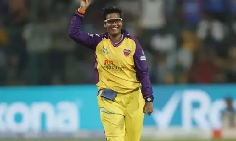 பெண்கள் பிரீமியர் லீக் கிரிக்கெட்: ரூ.3.20 கோடிக்கு ஏலம் போன தீப்தி ஷர்மா பெண்கள் பிரீமியர் லீக் கிரிக்கெட்: ரூ.3.20 கோடிக்கு ஏலம் போன தீப்தி ஷர்மா