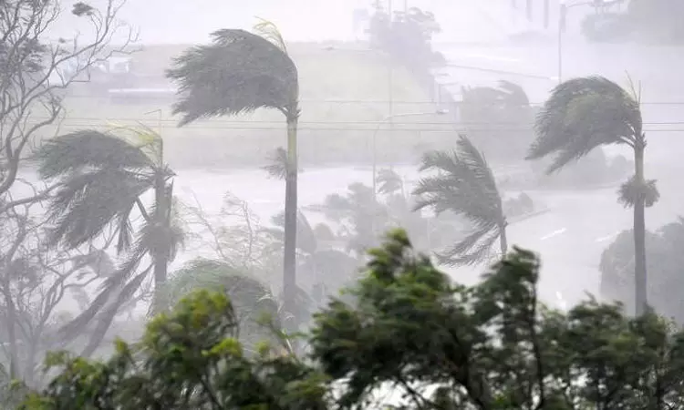 இலங்கையில் சூறாவளி காற்றுடன் பெய்து வரும் கனமழையால் 56 பேர் உயிரிழப்பு இலங்கையில் சூறாவளி காற்றுடன் பெய்து வரும் கனமழையால் 56 பேர் உயிரிழப்பு