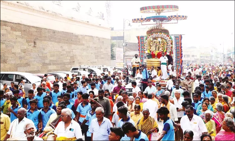 திருவண்ணாமலை கார்த்திகை தீபத் திருவிழா: நாக வாகனத்தில் சந்திரசேகரர் வீதிஉலா