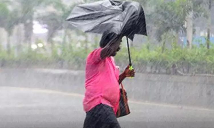 கடலோர மாவட்டங்களில் 70 கி.மீ. வேகத்தில் தரைக்காற்று வீசும் - வானிலை மையம்